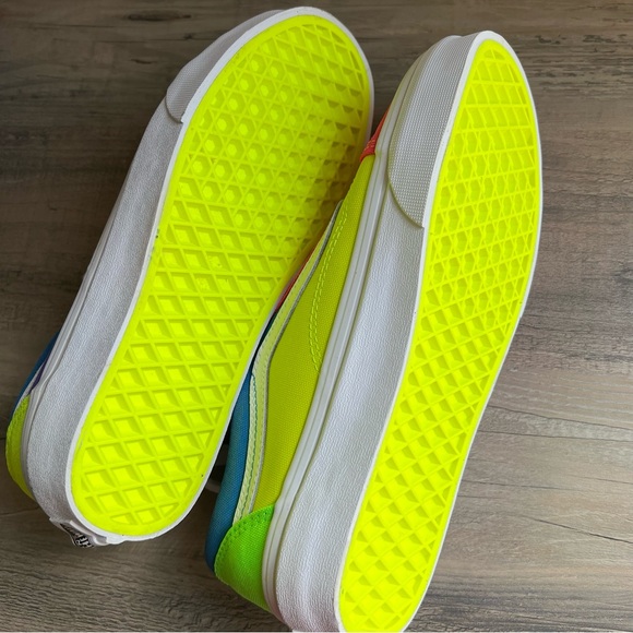 Vans - Picture 5 of 8